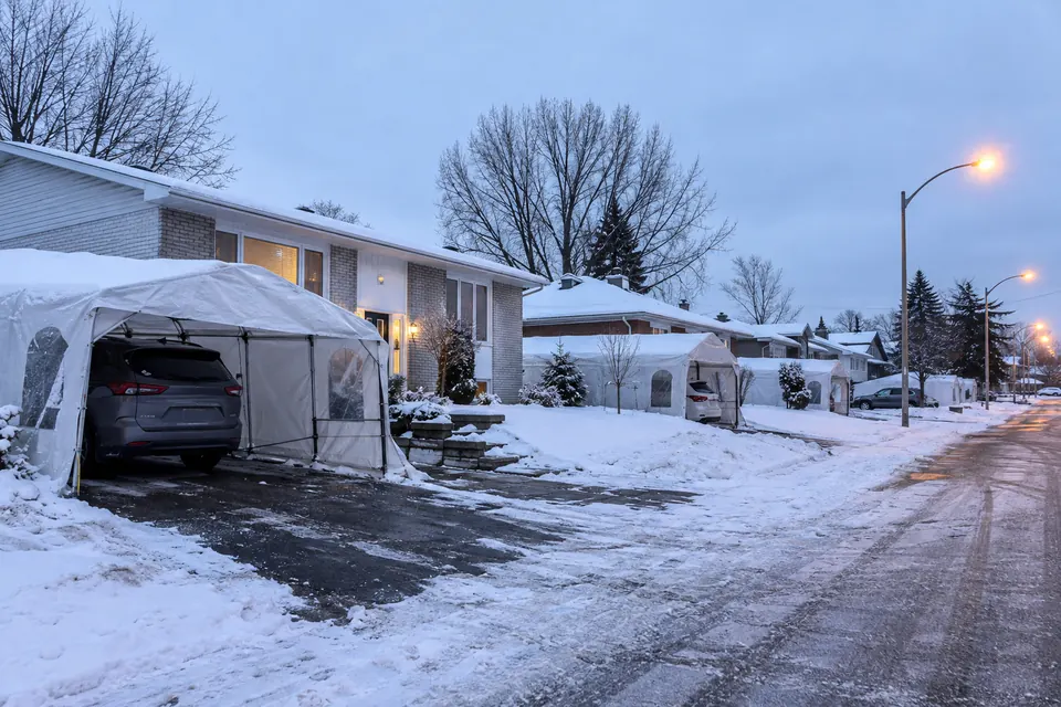 Québec suburban street at dawn, Tempo shelters in the driveways after the first snow